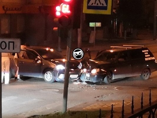 В центре Пензы произошло ДТП с двумя легковушками