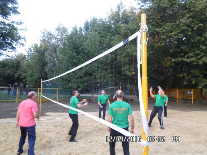 seredina-sentyabrya-na-sportploshchadku-na-lunacharskogo-51-zavezli-pesok
