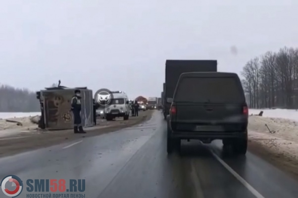 18-летний водитель грузовика пострадал в ДТП в Городищенском районе