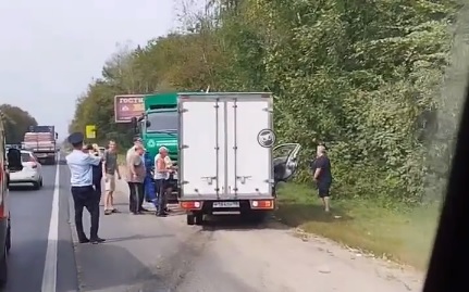 На окраине Пензы столкнулись фура, мусоровоз и грузовик