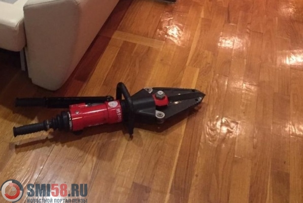 Застрявшему рукой в диване жителю Пензы пришлось вызывать спасателей