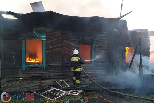 В селе под Пензой в частном доме сгорели две женщины
