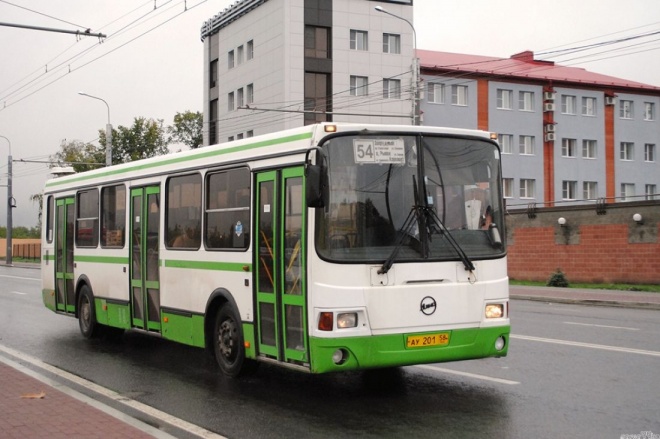 54-y-avtobus-pod-ugrozoy