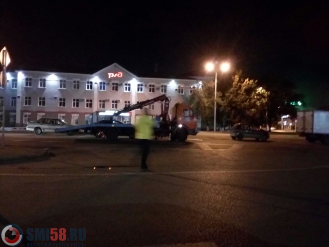 У пензенской семьи эвакуировали машину, пока родители встречали ребенка