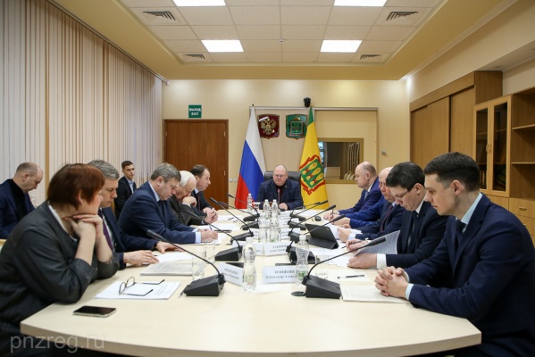 Олег Мельниченко раскритиковал помещения МФЦ в пензенском Спутнике