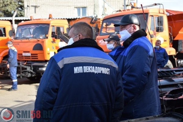 ulitsy-penzy-vpervye-za-sezon-obrabotali-ot-gololeda
