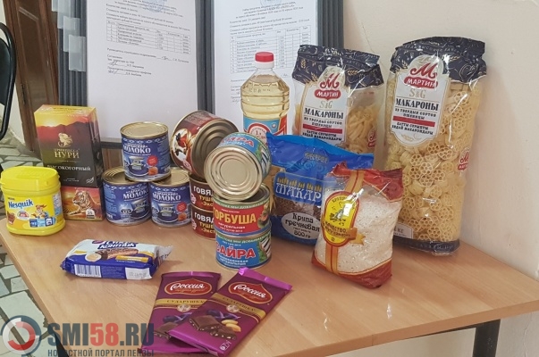 studentam-penzenskikh-kolledzhey-razdayut-shokolad-konservy-i-grechku
