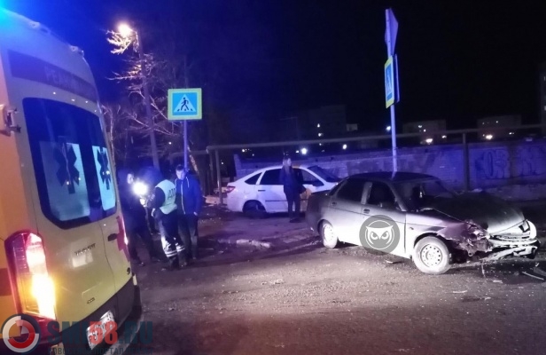 На улице Рахманинова в Пензе жестко столкнулись «Гранта» и «Приора»