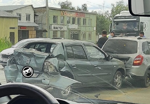 В Сети сообщают о жестком массовом ДТП на выезде из Чемодановки