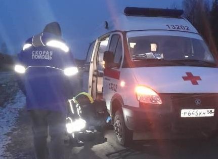 В Бессоновском районе сотрудники ДПС помогли водителю скорой помощи