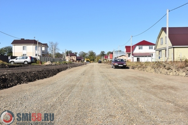 na-shuiste-stroyat-dorogu-k-domam-mnogodetnykh-semey