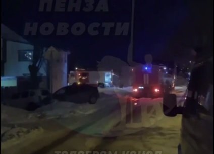 На пензенском Шуисте 30 спасателей тушили дом с баней, гаражом и дровником