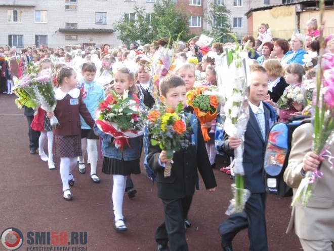 kuvaytsev-zapretil-parkovatsya-1-sentyabrya-na-territorii-shkol