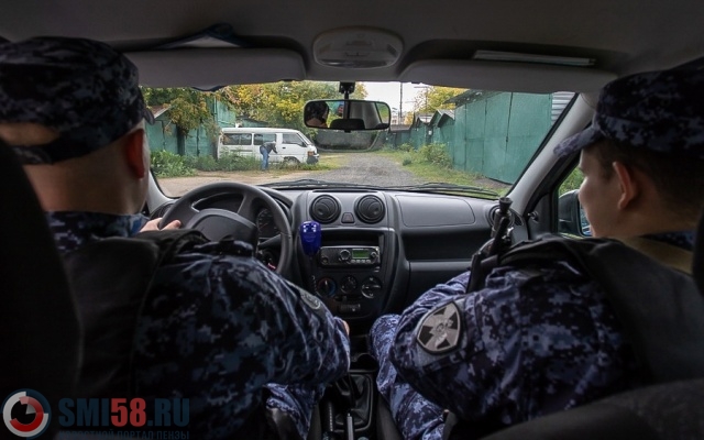 У нетрезвого посетителя кафе в Спасске обнаружили подозрительное вещество