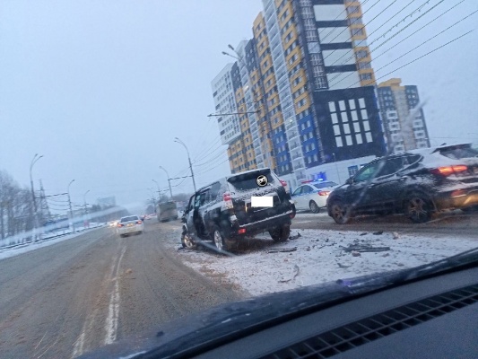 В утреннем ДТП на проспекте Победы в Пензе пострадали два человека