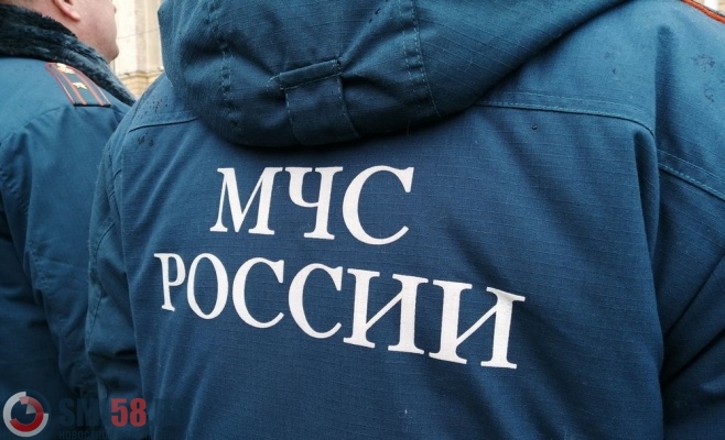В пензенском поселке Лесном сгорели два гаража с мотоциклами