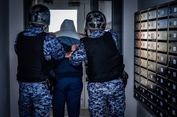 45-летний пьяный пензенец ломился в чужую квартиру