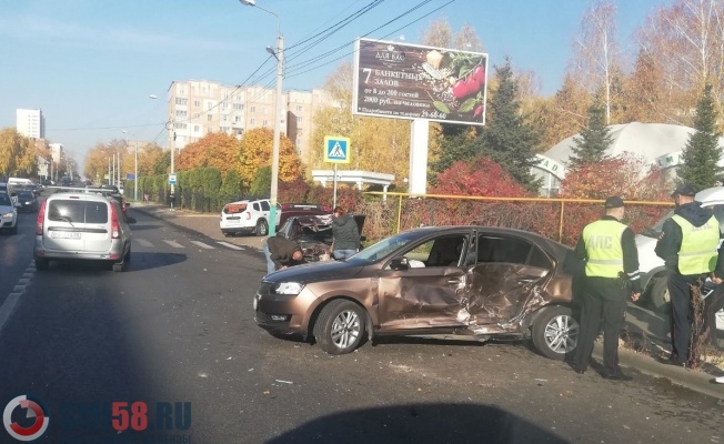 В утреннем ДТП на улице Рахманинова в Пензе пострадали 4 человека