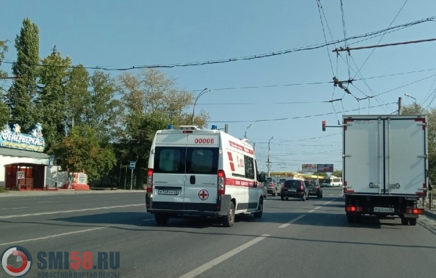 На проспекте Победы в Пензе два автомобиля сбили одного человека