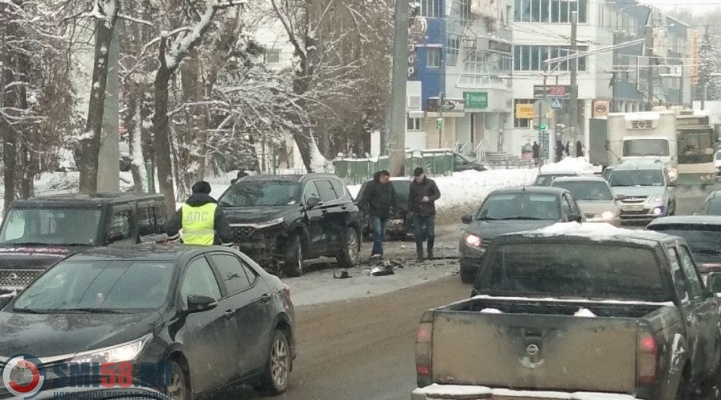 Появилось видео момента жесткого ДТП на улице Гагарина в Пензе