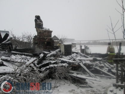 В Наровчатском районе пенсионерка вернулась в горящий дом и погибла