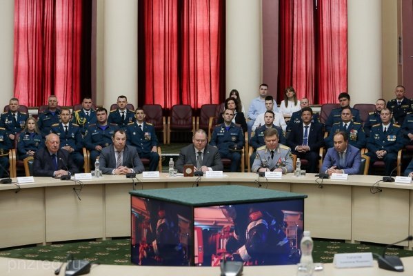 В Пензе присуждены почетные звания заслуженных пожарных и спасателей
