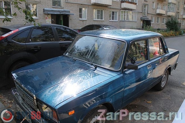 v-zarechnom-chetyre-avtomobilya-oblili-kislotoy