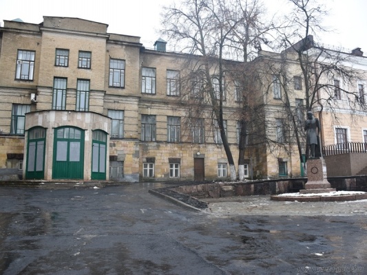 Территорию около памятника Лермонтову на улице Кирова в Пензе благоустроили