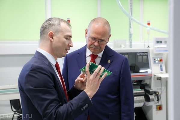 gubernator-oleg-melnichenko-otsenil-perspektivy-mestnogo-proizvoditelya-kontrollerov