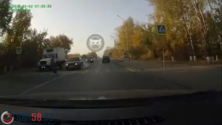 В Пензе водитель нарушил три пункта ПДД и чуть не сбил пешехода