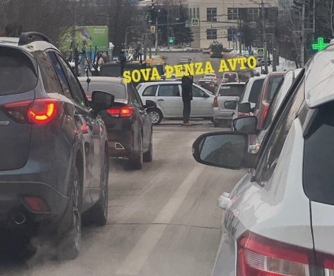 ДТП на улице Свердлова в Пензе парализовало автомобильное движение