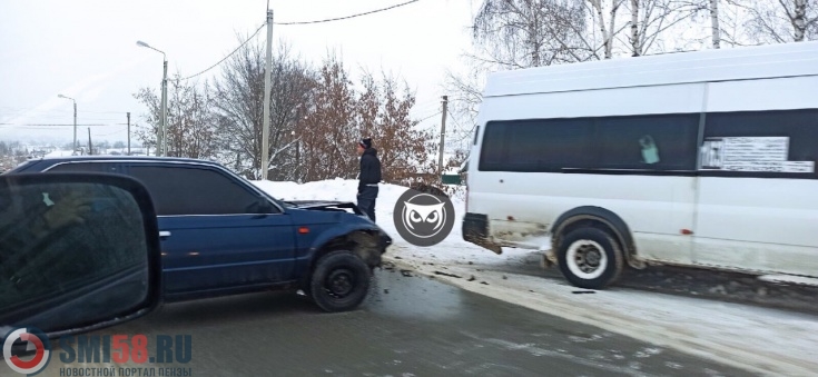 В Бессоновке иномарка протаранила маршрутку