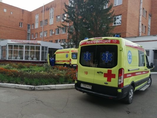 Трое парней пострадали при столкновении «Приоры» и Mercedes в Пензе