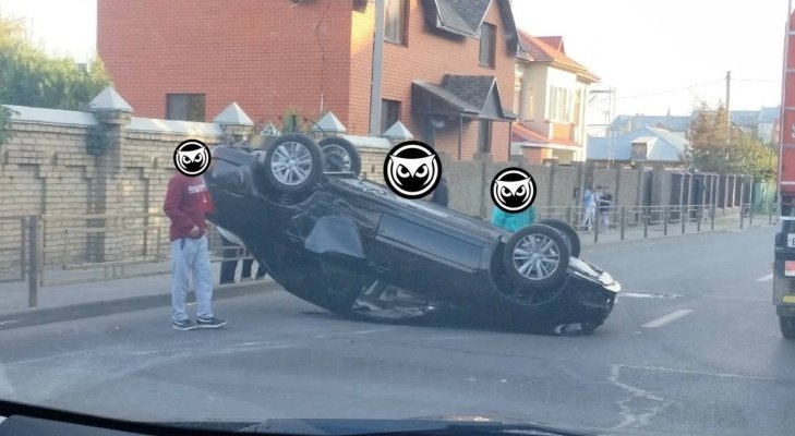 На улице Гоголя в Пензе «Гранта» перевернулась на крышу