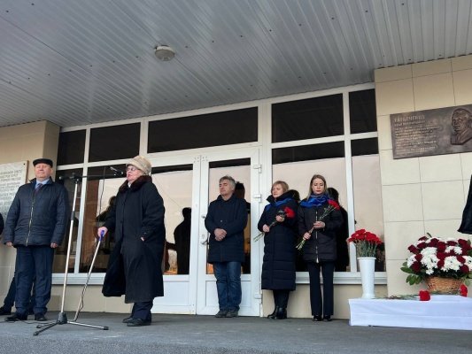 В Пензе открыли барельеф основателю региональной кардиологической службы Ивану Татарченко