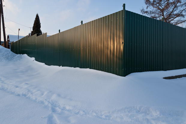 s-okhranyaemoy-bazy-na-ushakova-neizvestnyy-pokhitil-zabor