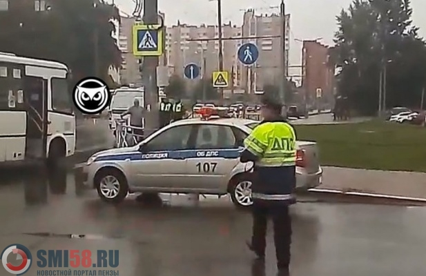 В Пензе на улице Терешковой произошло ДТП с участием автобуса и такси