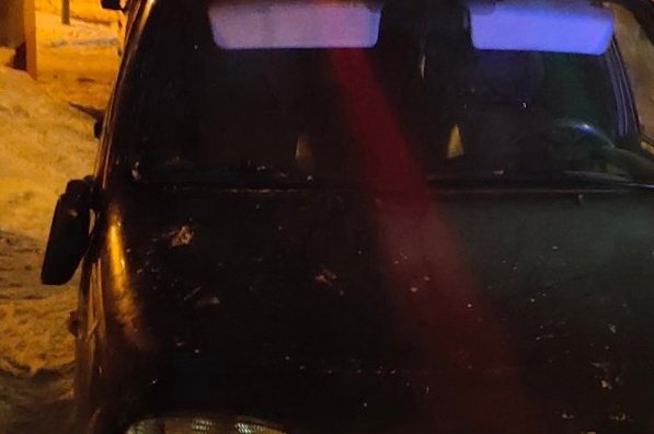Во дворе на улице Луначарского в Пензе хулиган повредил несколько автомобилей