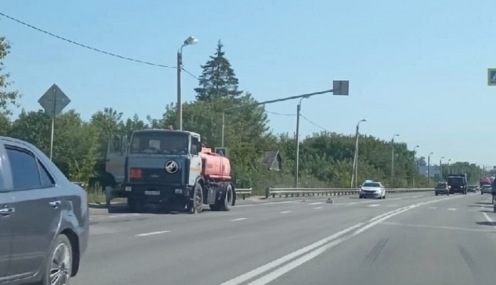 В Сети сообщили о гибели пешехода под колесами бензовоза на трассе в Пензе