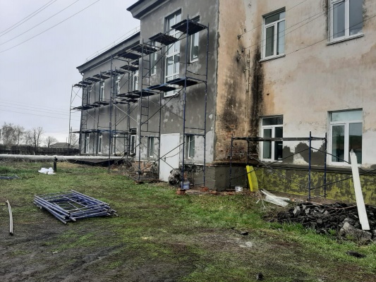 vrachebnuyu-ambulatoriyu-v-bashmakovskom-rayone-remontiruyut-za-3-5-mln-rubley