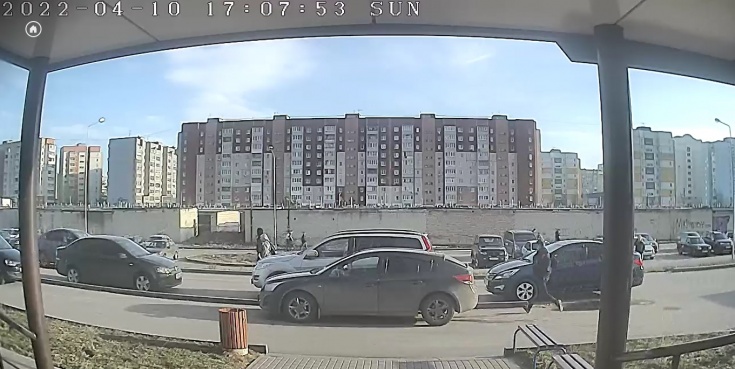 На улице Антонова в Пензе иномарка сбила бегущего подростка