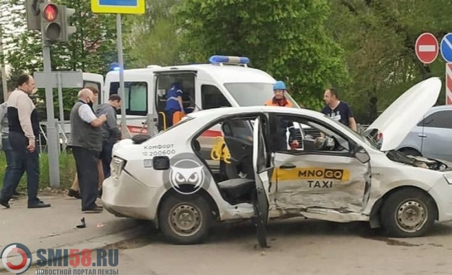 В ДТП на улице Гагарина разбились пассажиры такси