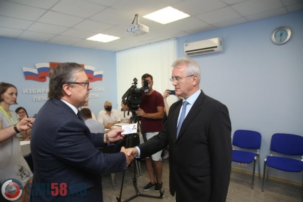 belozertsevu-vruchili-udostoverenie-kandidata-v-gubeatory-penzenskoy-oblasti