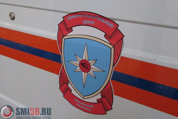v-penze-rebenok-zakryl-na-balkone-babushku-i-ostalsya-doma-odin