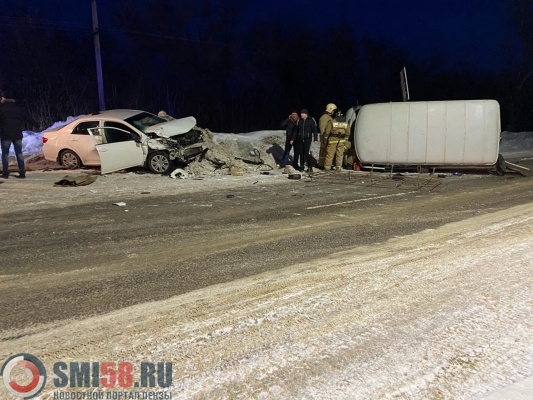 В Кузнецком районе в страшном ДТП перевернулся УАЗ