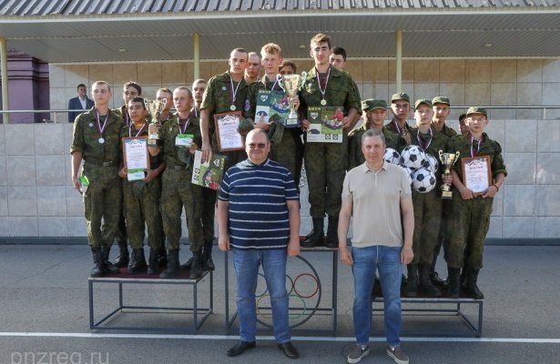 penzentsy-pobedili-v-tuire-po-mini-futbolu-na-sborakh-gvardeets
