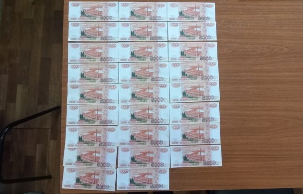 penzentsa-podozrevayut-na-krazhe-deneg-i-podmene-ikh-na-bilety-banka-prikolov