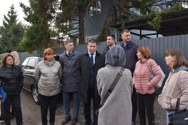 Погорельцам из Цыганского поселка помогут с деньгами, документами и древесиной