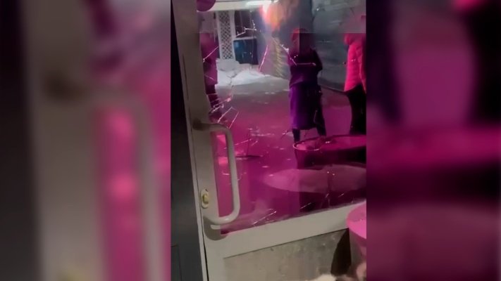 Пензенца задержали за разбитую дверь бара