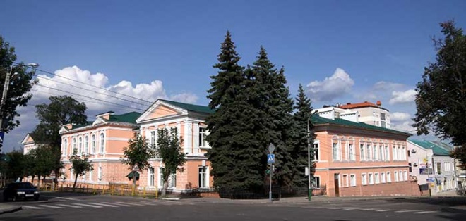 Учеников четвертой гимназии спасли от второй смены